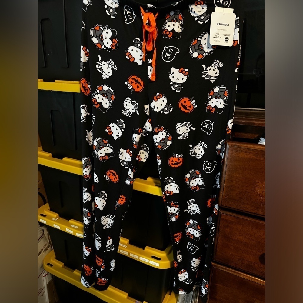 Hello Kitty Halloween pajama bottom size small - Picture 5 of 6
